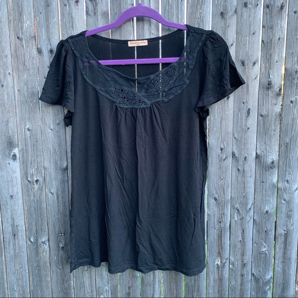 Cha Cha Vente Crochet Lace Detail Neckline Top